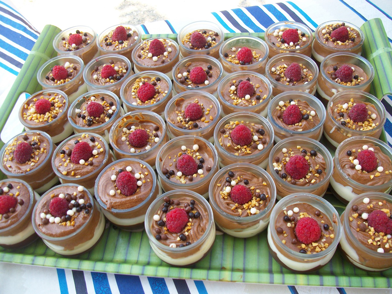 Verrines De Mousse Au Chocolat Et Pur E De Fruits Rouges